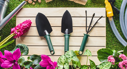 What are the advantages of stainless steel garden tools over tools made of other materials?